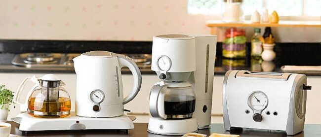 Electric kitchenwares display in the kitchen.